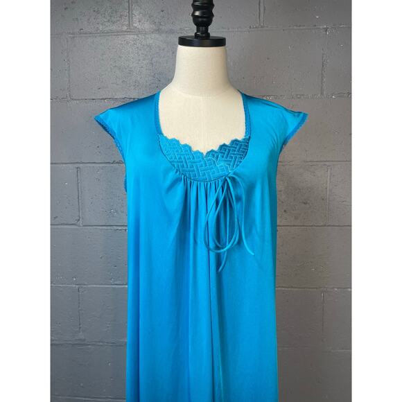 Vintage 80s Turquoise Aqua Blue Nylon Nightgown Quilted Cap Sleeves Medium